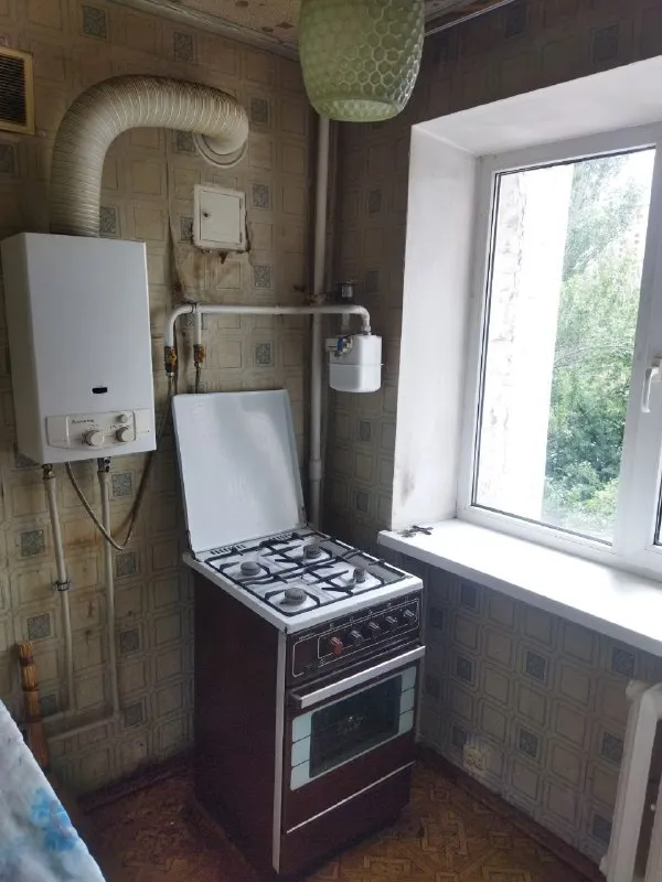 продам 2х комнатную квартиру 🌇в киевском районе донецка шахтерская площадь - проспект киевский 5📍 🔹этаж 4 семиэтажного дома 🔹вода согласно графику 🔹комнаты раздельные 🔹квартира теплая 🔹два застеклённых балкона 🔹насыщенная инфраструктура: - детские сады; школы; - продуктовые магазины; - супермаркет 👌развитая транспортная развязка в любую точку города. остановки маршрутного такси в шаговой доступности. 📄документы готовы к сделке собственник в донецке❗️ 💰цена 4 300 000 руб реальному клиенту торг 📲☎️ +79495059339 подписаться | дать объявление - фотография - 5