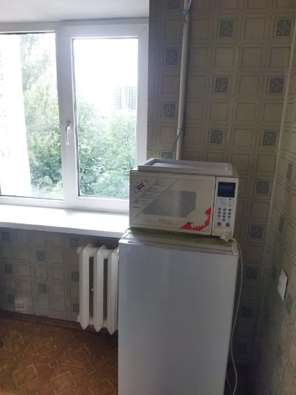 продам 2х комнатную квартиру 🌇в киевском районе донецка шахтерская площадь - проспект киевский 5📍 🔹этаж 4 семиэтажного дома 🔹вода согласно графику 🔹комнаты раздельные 🔹квартира теплая 🔹два застеклённых балкона 🔹насыщенная инфраструктура: - детские сады; школы; - продуктовые магазины; - супермаркет 👌развитая транспортная развязка в любую точку города. остановки маршрутного такси в шаговой доступности. 📄документы готовы к сделке собственник в донецке❗️ 💰цена 4 300 000 руб реальному клиенту торг 📲☎️ +79495059339 подписаться | дать объявление - фотография - 6