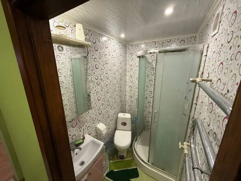 ‼️продажа квартиры‼️ 🏡продам к. квартиру по пр-ту ильича, макаронка 🗺г. донецк днр ✅этажность–1/5жилого дома ✅площадь–30/16/5 м2 ✅продажа с мебелью и техникой состояние с ремонтом ✅квартира не угловая во дворе дома дет. сад, школа 49 ✅в шаговой доступности продуктовые магазины, рынок, аптека, стоматология, тц, кафе, сауна, храм ✅отличная транспортная развязка, рядом с домом остановка общественного транспорта, ас мотель 🔥собственник 💴цена: 3🍋4млн. руб. ☎️+7(949) 371-87-99 ☎️+7(949) 371-87-70 недвижимость днр - фотография - 10