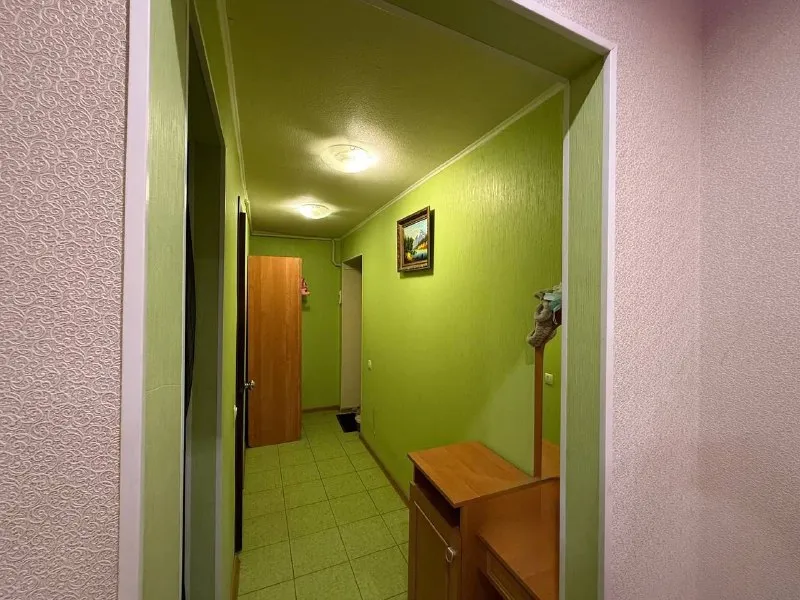 ‼️продажа квартиры‼️ 🏡продам к. квартиру по пр-ту ильича, макаронка 🗺г. донецк днр ✅этажность–1/5жилого дома ✅площадь–30/16/5 м2 ✅продажа с мебелью и техникой состояние с ремонтом ✅квартира не угловая во дворе дома дет. сад, школа 49 ✅в шаговой доступности продуктовые магазины, рынок, аптека, стоматология, тц, кафе, сауна, храм ✅отличная транспортная развязка, рядом с домом остановка общественного транспорта, ас мотель 🔥собственник 💴цена: 3🍋4млн. руб. ☎️+7(949) 371-87-99 ☎️+7(949) 371-87-70 недвижимость днр - фотография - 3