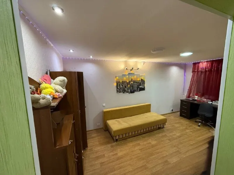 ‼️продажа квартиры‼️ 🏡продам к. квартиру по пр-ту ильича, макаронка 🗺г. донецк днр ✅этажность–1/5жилого дома ✅площадь–30/16/5 м2 ✅продажа с мебелью и техникой состояние с ремонтом ✅квартира не угловая во дворе дома дет. сад, школа 49 ✅в шаговой доступности продуктовые магазины, рынок, аптека, стоматология, тц, кафе, сауна, храм ✅отличная транспортная развязка, рядом с домом остановка общественного транспорта, ас мотель 🔥собственник 💴цена: 3🍋4млн. руб. ☎️+7(949) 371-87-99 ☎️+7(949) 371-87-70 недвижимость днр - фотография - 5