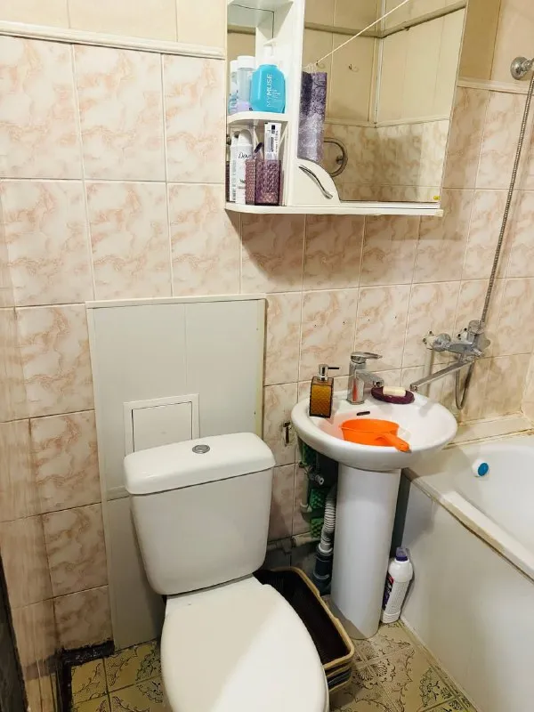 продам двухкомнатную квартиру 🌇донецк, в ленинском районе- универмаг радуга📍 💦вода согласно графику, хороший напор ✅спокойный район с развитой инфраструктурой ✅этаж - 4 / 4 этажки 📑документы полностью готовы ✅общая площадь 43 кв. м ✅квартира теплая, установлены пластиковые окна 🎁в квартире остается вся мебель и техника 👍тихий спокойный двор 📍рядом школа, детский сад, магазины, рынок. 🚌хорошая транспортная развязка, остановка в шаговой доступности. 💰цена: 4 300 000 ₽, есть торг 📲☎️+79495059339 подписаться | дать объявление - фотография - 9