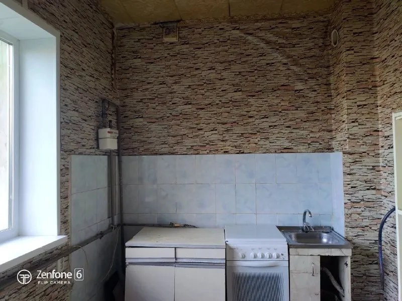 ‼️продажа квартиры‼️ 🏡продаётся 3-х комнатная квартира🗺г. макеевка днр мкр-н восточный, улица туполева ✅этажность–2/2 жилого дома ✅общая площадь–110 м2 ✅высокие потолки автономное отопление ✅все комнаты раздельные большая кладовка с металлическими стеллажами ✅окна пластиковые в доме находится продуктовый магазин ✅остановка общественного транспорта перед домом ✅детский садик и школа в пяти минутах ходьбы 🧾документы готовы 🔥собственник 💴цена: 3🍋800.000 рублей ☎️+7(949) 574-16-48 марина 📨подписаться - фотография - 8