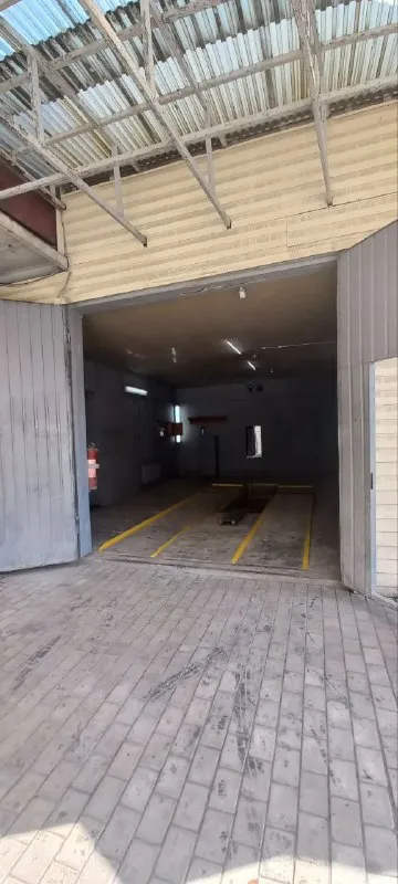 ❗️❗️❗️сдам в аренду сто❗️❗️❗️ в автокомплексе цунами г. макеевка сдается в аренду бокс под сто - автосервис и прочее. .. в боксе есть вода, воздух для пневмоинструмента, электричество 220 и 380, яма, вентиляция, отопление, видеонаблюдение, пожарная сигнализация, интернет, и многое другое. . место фасадное и проездное ( центр города, ул. донецкая 214). у автокомплекса хорошая база клиентов, рядом работает автомойка и шиномонтаж, на втором этаже есть хорошая комната ожидания для клиентов, мини бильярд, и кофейня самообслуживания. (есть ещё дополнительные помещения и боксы для аренды от собственника) цена 60тыс. руб. в месяц. по вопросам звонить после обеда с 12 до 20 часов. тел +79494438401. (на номере есть телеграм) - фотография - 3