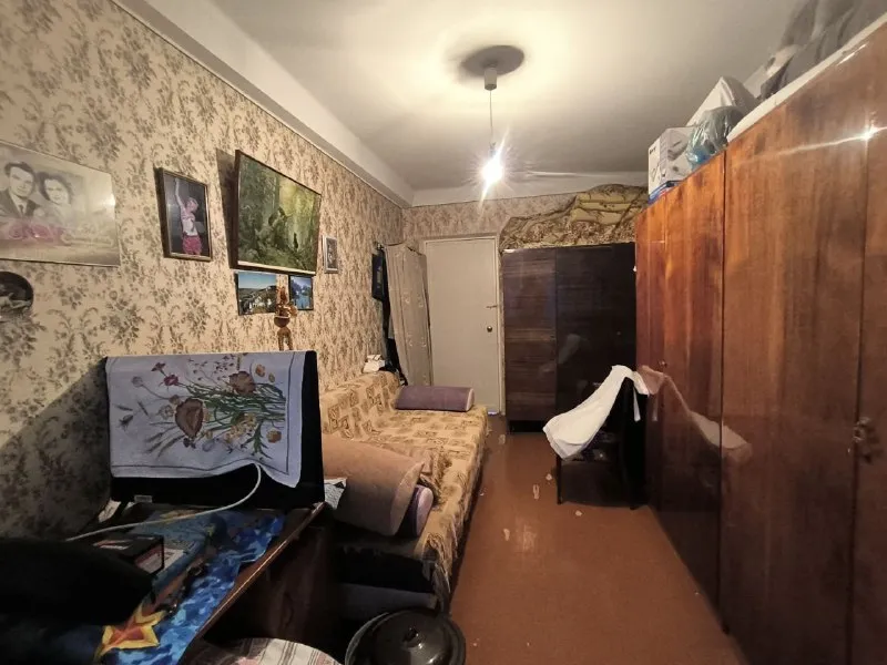 продам трёхкомнатную квартиру 🌇донецк, калининский район, грузия - парк гулливер, проспект ильича 83📍 📃документы к сделке готовы ✅площадь квартиры 61 кв. м ✅установлены пластовые окна ✅квартира с двумя застекленными лоджиями ✅крыша не течет, есть технический этаж ✅квартира не угловая насыщенная инфраструктура: детские сады, школы, . .. ="5449494525670082610">✅развитая транспортная развязка в любую точку города. остановки маршрутного такси в шаговой доступности. 🌎до центра города 3 минуты на машине 💰стоимость 5 300 000 руб. реальному клиенту торг❗️ 👁показ в любое время 📲☎️ +79495059339 ан подписаться | дать объявление - фотография - 4