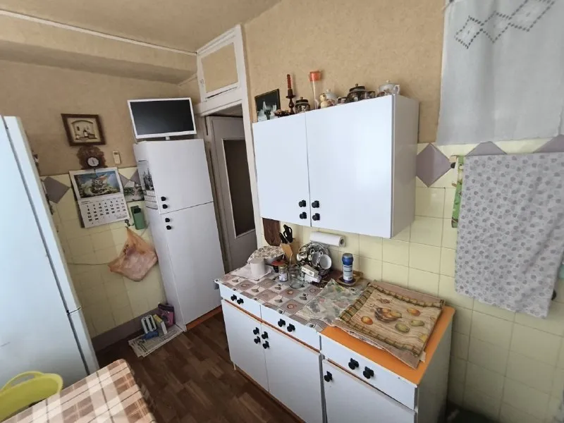 продам трёхкомнатную квартиру 🌇донецк, калининский район, грузия - парк гулливер, проспект ильича 83📍 📃документы к сделке готовы ✅площадь квартиры 61 кв. м ✅установлены пластовые окна ✅квартира с двумя застекленными лоджиями ✅крыша не течет, есть технический этаж ✅квартира не угловая насыщенная инфраструктура: детские сады, школы, . .. ="5449494525670082610">✅развитая транспортная развязка в любую точку города. остановки маршрутного такси в шаговой доступности. 🌎до центра города 3 минуты на машине 💰стоимость 5 300 000 руб. реальному клиенту торг❗️ 👁показ в любое время 📲☎️ +79495059339 ан подписаться | дать объявление - фотография - 6