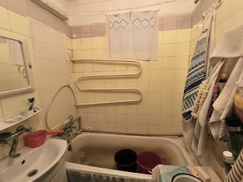 продам трёхкомнатную квартиру 🌇донецк, калининский район, грузия - парк гулливер, проспект ильича 83📍 📃документы к сделке готовы ✅площадь квартиры 61 кв. м ✅установлены пластовые окна ✅квартира с двумя застекленными лоджиями ✅крыша не течет, есть технический этаж ✅квартира не угловая насыщенная инфраструктура: детские сады, школы, . .. ="5449494525670082610">✅развитая транспортная развязка в любую точку города. остановки маршрутного такси в шаговой доступности. 🌎до центра города 3 минуты на машине 💰стоимость 5 300 000 руб. реальному клиенту торг❗️ 👁показ в любое время 📲☎️ +79495059339 ан подписаться | дать объявление - фотография - 8