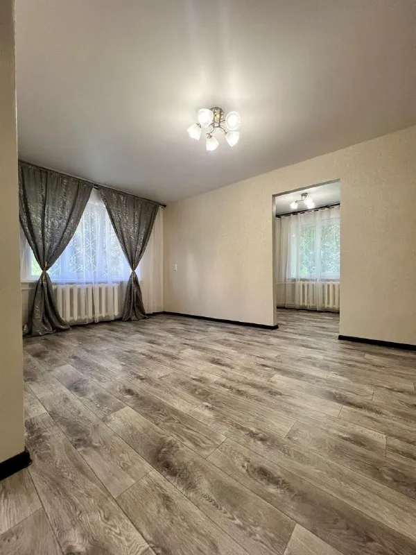 ‼️продажа квартиры‼️ 🏡продажа 2-двухкомнатная квартира🗺г. донецк днр кировский р-н (семашко) ✅этажность–1/4 жилого дома ✅квартира с новым ремонтом (никто не жил) ✅высокий цоколь сложностей с водой нет ✅школа, детский садик, больница, рынок и остановка общественного транспорта в шаговой доступности 🔥собственник 💴цена: 3🍋800.000 рублей ☎️+7(949) 369-83-63 📨подписаться - фотография - 2