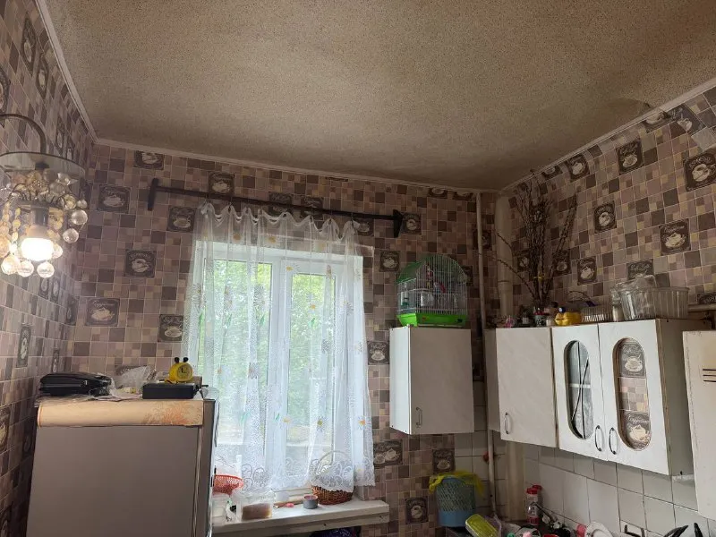 продам 3 ком квартиру буденновский район ул вышнеградского 10 рядом магазины, садики, школы майский рынок заперевальная 2/2 этаж общая площадь 70м2 состояние самое обычное, жилое в квартире все остаётся 4 500 000₽ +79494113097 алина @as_01vva telegram - фотография - 4