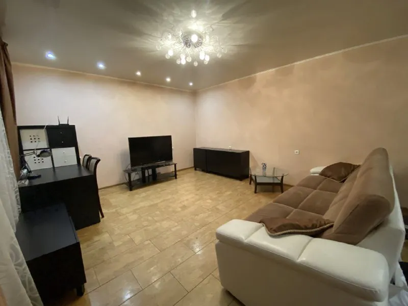 сдам 2х комнатную /евро-двушку 🌇 донецк, калининский р-н. проспект ильича (грузия) 📍 🔹2 этаж вода добивает в квартиру! 🔹8 этаж 65 кв м 🔹в квартире имеется абсолютно все диван, кровать,2 телевизора, микроволновка, духовка, встроенная стиралка 🔹2 кондиционера, встроенная посуда моечная машина, фен, утюг, интернет, абсолютно вся посуда, вилки, ложки, чашки 🔹абсолютно все и постельное белье, заезжайте и живите 🔹в квартире чисто и уютно 🔹рядом находится магазин и школы, детские сады, все для комфортного проживания ❗️адекватным платёжеспособным 💰 цена 27 000 в месяц включая ку + залог(возвращается при выезде 📲☎️ +79494858382 агентство подписаться | дать объявление - фотография - 5