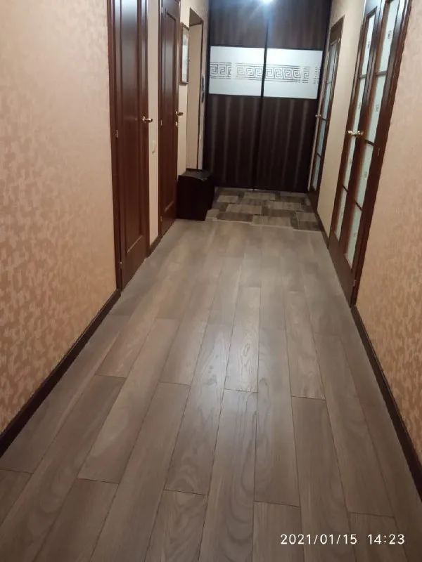 сдается двухкомнатная квартира 🌇донецк, на донском, ул. независимости, 1й квадрат📍 🔹шикарное расположение, в пешей доступности школа, сад, банк, остановка, рынок, кафе и много магазинов. 🔹высокий цоколь, в дни воды всегда отличный напор. ремонт делался для себя, дорогостоящая качественная мебель и техника. 🔹квартира полностью укомплектована: двуспальная кровать с ортопедическим матрасом, вместительный шкаф, столы, вся кухня, столы, комоды. ❗️рассмотрят порядочных, платёжеспособных людей, животные, только если привитые и с паспортом. 💰цена: 28000 + счетчики 📲☎️ +79494858382 агентство подписаться | дать объявление - фотография - 9