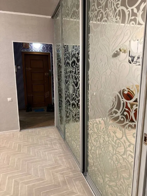 продам 3 ком квартиру буденновский район мкрн цветочный 230й стрелковой дивизии, дом 30 5/9 этаж евроремонт общая площадь 72м2 квартира большая, просторная все необходимое есть рядом есть гараж документы готовы 7 000 000₽ +79494113097 алина @as_01vva telegram - фотография - 7