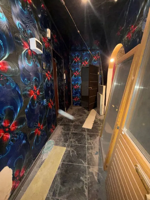 продам двухкомнатную квартиру 🌇донецк, киевский район- улица листопрокатчиков, 19📍 ✅1-й этаж 9-ти этажки ✅кирпичный дом ✅общая площадь 50 кв. м 💦вода согласно графику ✅квартира тёплая, установлены пластовые окна( пару окон под замену ) требуется косметический ремонт насыщенная инфраструктура: детские сады, школы, магазины, остановки маршрутного такси в шаговой доступности. 📑документы готовы 💰стоимость 3 000 000 руб. ‼️реальному клиенту реальный торг ‼️ 📲☎️ +79496455686 подписаться | дать объявление - фотография - 5