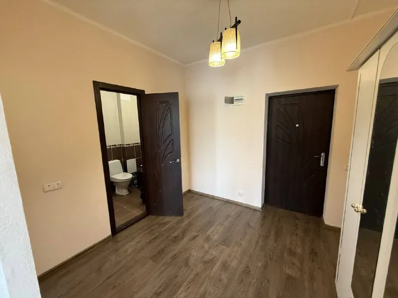 продам однокомнатную квартиру 🌇донецк, в новострое  - киевский район, ул. миронова 15/ ветка📍 ✅крупногабаритная квартира ✅консьерж, паркинг ✅закрытая территория ✅просторный санузел ✅в квартире очень тепло ✅бойлер - фотография - 3