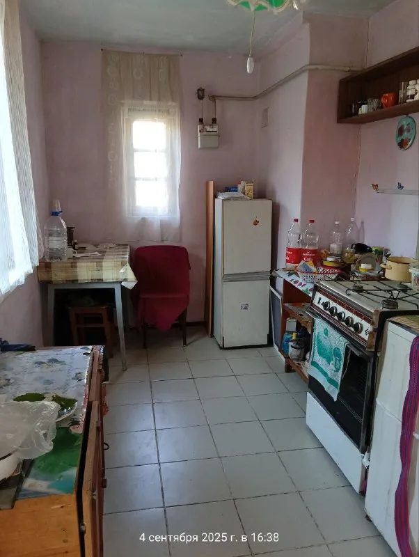 продам часть 🏡 дома 90 м. кв. 🌇донецк, ориентир оцкб / универмаг донбасс /паралельно ул. олимпиева. 📍 ✅(один двор и два выхода - жили родственники, продаются обе части). ✅два входа в дом, двое ворот. 4 комнаты, 2х сан узла, 2х кухни. ✅жилое состояние. ⛽газовое отопление. 🅿 хороший высокий и вместительный гараж с ямой. 🚠остановка трамвая рядом, маршрутного транспорта по ленинскому проспекту в 10-ти минутах от смолянки в 4х минутах.   💰цена 4 800 000 руб. 📲☎️+7 949 470 04 83 (феникс) 📲☎️+7 949 796 89 69. анна ан подписаться  |  дать объявление - фотография - 8