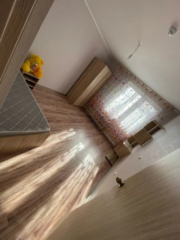 сдам двухкомнатную квартиру 🌇донецк, адрес: ул. бул шевченко д.40, под.4. 📍 ✅квартира просторная площадь квартиры 66 кв, жилая площадь 40 кв. ✅на длительный срок❗️ ✅в квартире имеется вся необходимая мебель и техника ✅вся мебель и техника в хорошем состоянии. ✅интернет в квартире матрикс ✅есть лоджия ❗️квартира сдается приоритетно порядочной семье без вредных привычек, можно с детьми, без животных. 💰цена 27000 ₽ + ку. , также залог за 1 месяц + агентство 70 процентов 📲☎️+79494858382 агентство недвижимость подписаться | дать объявление - фотография - 2