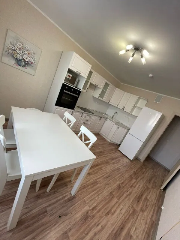 сдам двухкомнатную квартиру 🌇донецк, адрес: ул. бул шевченко д.40, под.4. 📍 ✅квартира просторная площадь квартиры 66 кв, жилая площадь 40 кв. ✅на длительный срок❗️ ✅в квартире имеется вся необходимая мебель и техника ✅вся мебель и техника в хорошем состоянии. ✅интернет в квартире матрикс ✅есть лоджия ❗️квартира сдается приоритетно порядочной семье без вредных привычек, можно с детьми, без животных. 💰цена 27000 ₽ + ку. , также залог за 1 месяц + агентство 70 процентов 📲☎️+79494858382 агентство недвижимость подписаться | дать объявление - фотография - 5