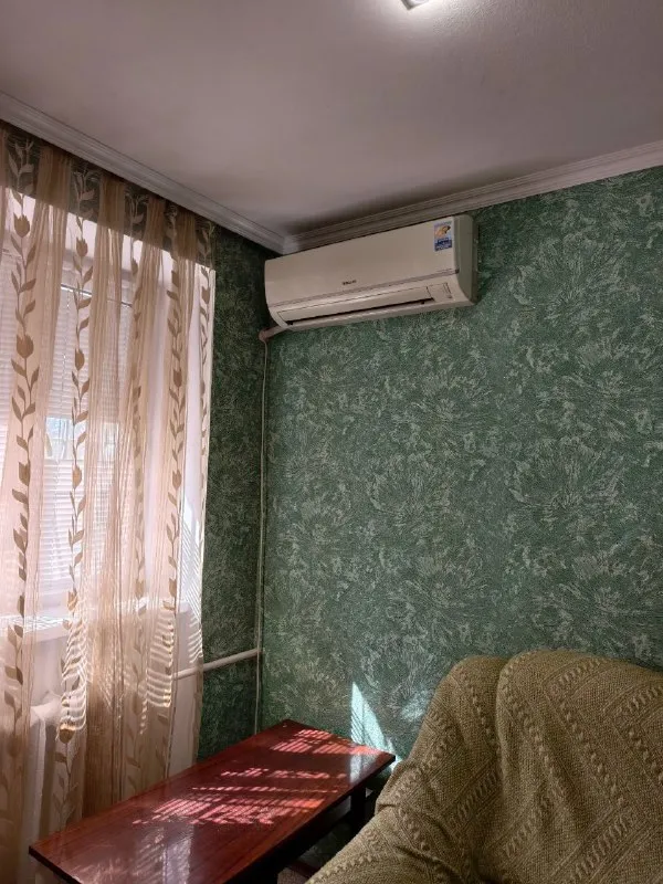 ‼️продажа квартиры‼️ 🏡продажа двухкомнатной квартиры г. донецк днр кировский р-н ✅кирпичный дом, первый этаж ✅установили новый насос на стояке, поэтому вода подаётся всегда с отличным напором ✅новая газовая колонка рядом с домом котельная ✅отличная квартира с уютным ремонтом, все, что на фото, остаётся в квартире ✅в шаговой доступности школа, детский сад, ск кировец, дк франко, сквер, два ставка срочная продажа, возможен торг‼️ 🧾документы все готовы к продаже 🔥собственник 💴цена: 6🍋800.000 рублей ☎️+7(949) 361-47-05 ☎️+7(989) 502-37-77 недвижимость днр - фотография - 3