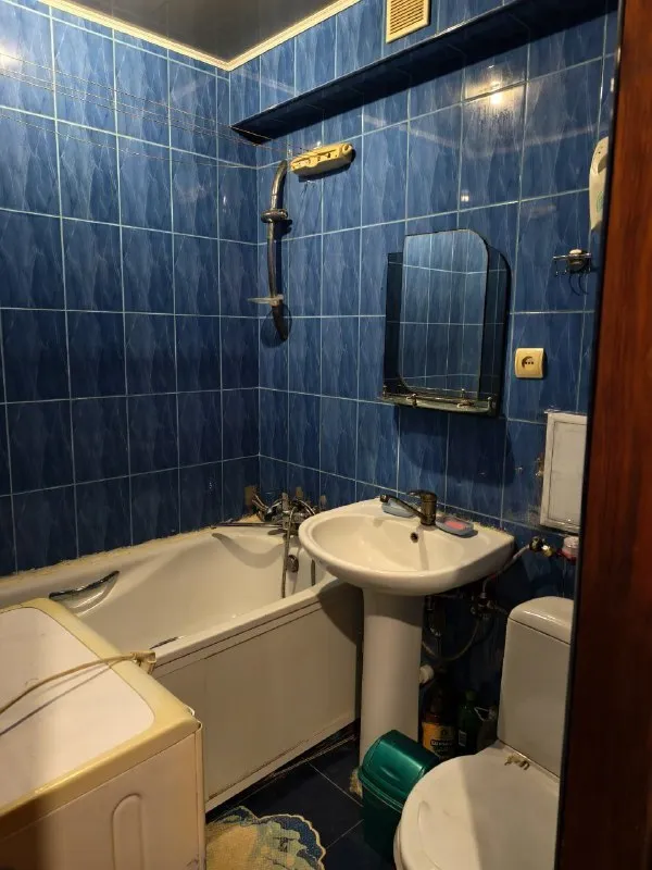 ‼️продажа квартиры‼️ 🏡продажа двухкомнатной квартиры г. донецк днр кировский р-н ✅кирпичный дом, первый этаж ✅установили новый насос на стояке, поэтому вода подаётся всегда с отличным напором ✅новая газовая колонка рядом с домом котельная ✅отличная квартира с уютным ремонтом, все, что на фото, остаётся в квартире ✅в шаговой доступности школа, детский сад, ск кировец, дк франко, сквер, два ставка срочная продажа, возможен торг‼️ 🧾документы все готовы к продаже 🔥собственник 💴цена: 6🍋800.000 рублей ☎️+7(949) 361-47-05 ☎️+7(989) 502-37-77 недвижимость днр - фотография - 7