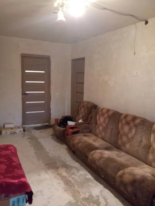 ‼️продажа квартиры‼️ 🏡продаётся 2-двухкомнатная квартира🗺г. донецк днр «дк куйбышева» ✅этажность–2/5 жилого дома ✅в квартире частично сделан ремонт из качественных материалов ✅произвели замену всех окон, канализации, электрики, отопления, утеплены и прошпаклеваны стены, розетки, межкомнатные двери, закуплен, качественный линолеум в спальню 🧾документы готовы 🔥собственник 💴цена: 4🍋300.000 рублей ☎️+7(949) 557-75-54 наталья 📨подписаться - фотография - 2