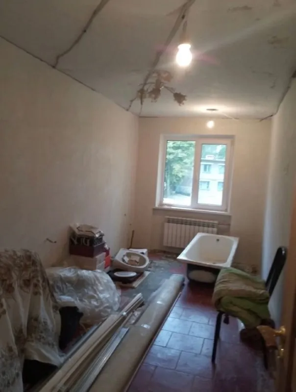 ‼️продажа квартиры‼️ 🏡продаётся 2-двухкомнатная квартира🗺г. донецк днр «дк куйбышева» ✅этажность–2/5 жилого дома ✅в квартире частично сделан ремонт из качественных материалов ✅произвели замену всех окон, канализации, электрики, отопления, утеплены и прошпаклеваны стены, розетки, межкомнатные двери, закуплен, качественный линолеум в спальню 🧾документы готовы 🔥собственник 💴цена: 4🍋300.000 рублей ☎️+7(949) 557-75-54 наталья 📨подписаться - фотография - 3