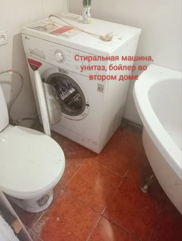 продам 🏡 дом от собственника 🌇донецк, пролетарский район, ориентир шахта 12/18📍 ✅дом состоит из двух частей, могут проживать две семьи. огромный двор, большой огород, рядом ставок, лесопосадка. ✅в доме печное отопление 🌎до ближайшей инфраструктуры 10 минут пешком, на авто 3 минуты. ✅дом находится в жилом состоянии, и считается бюджетным вариантом, можно заезжать и жить сразу, постепенно подгонять в доме под себя. - фотография - 8