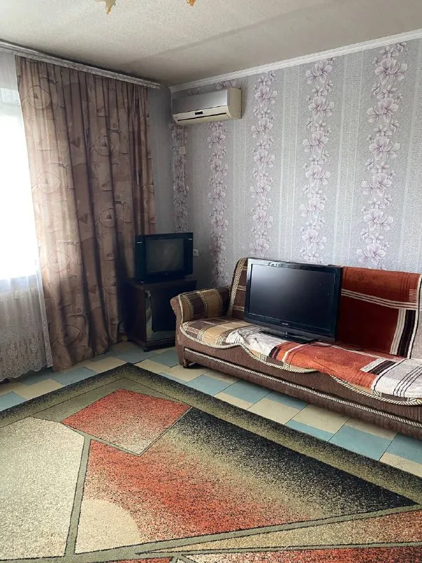 продам трехкомнатную квартиру 🌇донецк, ленинский район ул. куприна, 34📍 ✅продается просторная 3 комнатная квартира, чешский проект, 66 м общ площадь. ✅6 этаж 9 этажного дома. ✅есть кладовка, два балкона и одна лоджия. ✅все комнаты раздельные. ❗️без ремонта, состояние жилое. остается часть мебели (на фото). ✅отличная транспортная развязка, хорошее место для жизни. 📑документы готовы к сделке, прописанных нет, долгов нет. собственник гражданин рф. 💰цена 5 000 000 руб. 📲☎️+905516833595 вотсап подписаться  |  дать объявление - фотография - 5