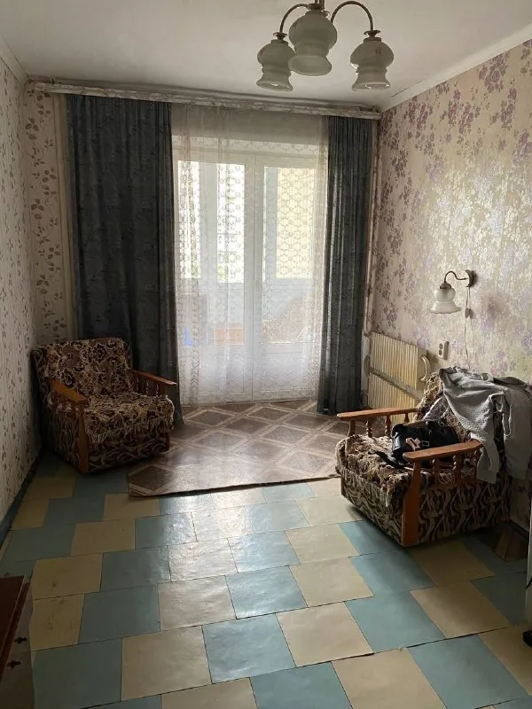 продам трехкомнатную квартиру 🌇донецк, ленинский район ул. куприна, 34📍 ✅продается просторная 3 комнатная квартира, чешский проект, 66 м общ площадь. ✅6 этаж 9 этажного дома. ✅есть кладовка, два балкона и одна лоджия. ✅все комнаты раздельные. ❗️без ремонта, состояние жилое. остается часть мебели (на фото). ✅отличная транспортная развязка, хорошее место для жизни. 📑документы готовы к сделке, прописанных нет, долгов нет. собственник гражданин рф. 💰цена 5 000 000 руб. 📲☎️+905516833595 вотсап подписаться  |  дать объявление - фотография - 6