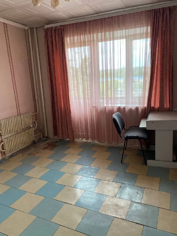 продам трехкомнатную квартиру 🌇донецк, ленинский район ул. куприна, 34📍 ✅продается просторная 3 комнатная квартира, чешский проект, 66 м общ площадь. ✅6 этаж 9 этажного дома. ✅есть кладовка, два балкона и одна лоджия. ✅все комнаты раздельные. ❗️без ремонта, состояние жилое. остается часть мебели (на фото). ✅отличная транспортная развязка, хорошее место для жизни. 📑документы готовы к сделке, прописанных нет, долгов нет. собственник гражданин рф. 💰цена 5 000 000 руб. 📲☎️+905516833595 вотсап подписаться  |  дать объявление - фотография - 7