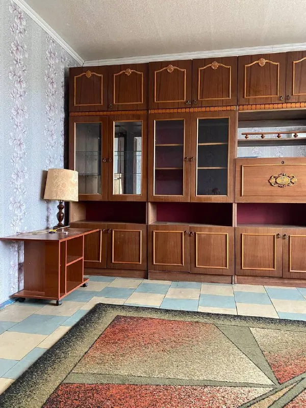 продам трехкомнатную квартиру 🌇донецк, ленинский район ул. куприна, 34📍 ✅продается просторная 3 комнатная квартира, чешский проект, 66 м общ площадь. ✅6 этаж 9 этажного дома. ✅есть кладовка, два балкона и одна лоджия. ✅все комнаты раздельные. ❗️без ремонта, состояние жилое. остается часть мебели (на фото). ✅отличная транспортная развязка, хорошее место для жизни. 📑документы готовы к сделке, прописанных нет, долгов нет. собственник гражданин рф. 💰цена 5 000 000 руб. 📲☎️+905516833595 вотсап подписаться  |  дать объявление - фотография - 8