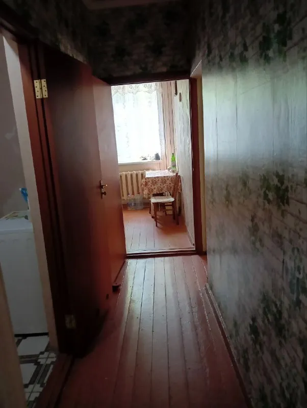 продам трех комнатную квартиру в кирпичном доме, 67м. кв. (6 капитальная, пролетарский р-н донецка) ориентир ул. красной авиации/доблестная. 1/2 этажного, цоколь не низкий, сухая. пластиковые окна. чистое, жилое состояние. с мебелью и техникой. документы готовы. быстрая сделка. цена 2 500 000руб. ан анна + 7 949 470 04 83 (феникс), +7 949 796 89 69 (миранда). - фотография - 5