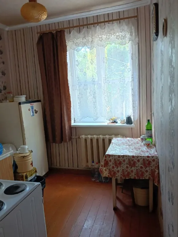 продам трех комнатную квартиру в кирпичном доме, 67м. кв. (6 капитальная, пролетарский р-н донецка) ориентир ул. красной авиации/доблестная. 1/2 этажного, цоколь не низкий, сухая. пластиковые окна. чистое, жилое состояние. с мебелью и техникой. документы готовы. быстрая сделка. цена 2 500 000руб. ан анна + 7 949 470 04 83 (феникс), +7 949 796 89 69 (миранда). - фотография - 6