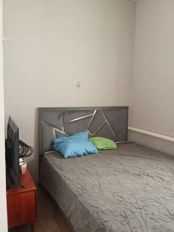 ‼️продажа дома‼️ 🏡продается дом от собственника агентствам прошу не беспокоить 🗺г. мариуполь днр ✅общая площадь–95 м2 ✅жилая–57 м2 ✅всего 10 минут езды от моря большой участок, дом газифицированый, канализация центральная, земля приватизирована, 5 жилых комнат ✅высокие натяжные потолки 3 м в комнатах и кухне, вода идёт круглосуточно, много фруктовых деревьев на участке 🔥собственник 💴цена: 5🍋5 млн рублей с небольшим торгом ☎️+7(949) 356-01-85 (тг на этом номере) 📨подписаться - фотография - 7