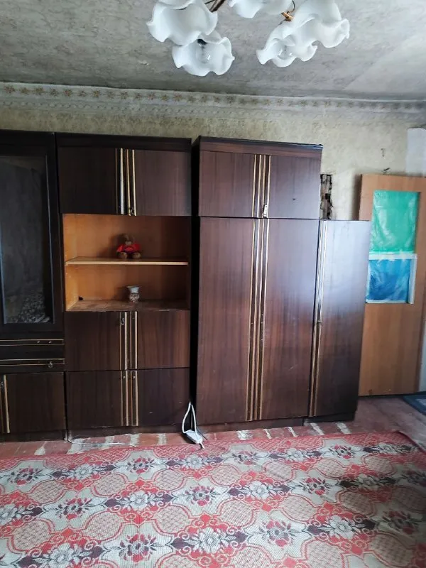 ‼️продажа дома‼️ 🏡продаётся 2-двухкомнатная квартира на земле кировский р-н 🗺г. донецк днр (30-й рынок) ✅общая площадь–54 м2 🏡 участок 3 сотки земли ✅центральная канализация, вода, паровое отопление, газ по забору во дворе летняя кухня 🧾документы готовы 🔥собственник 💴цена: 1🍋700.000 рублей ☎️+7(949) 303-30-91 антонина 📨подписаться - фотография - 4