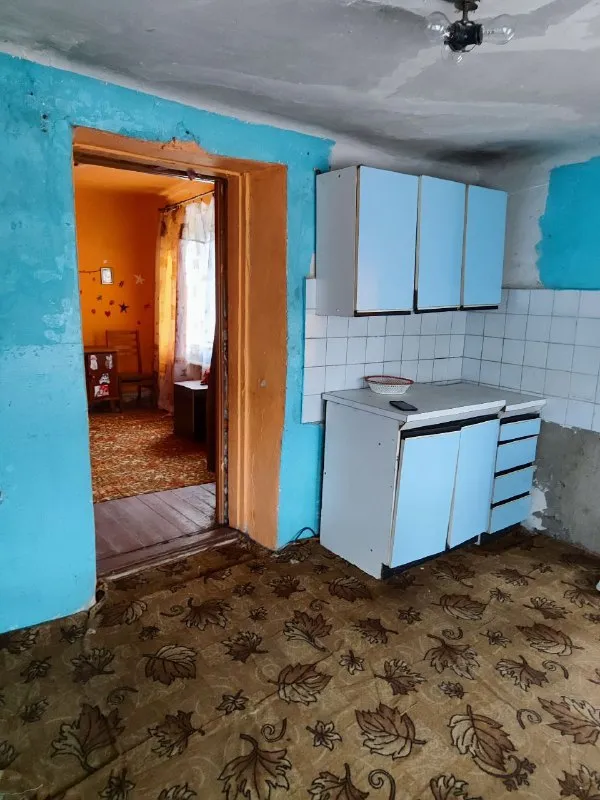 ‼️продажа дома‼️ 🏡продаётся 2-двухкомнатная квартира на земле кировский р-н 🗺г. донецк днр (30-й рынок) ✅общая площадь–54 м2 🏡 участок 3 сотки земли ✅центральная канализация, вода, паровое отопление, газ по забору во дворе летняя кухня 🧾документы готовы 🔥собственник 💴цена: 1🍋700.000 рублей ☎️+7(949) 303-30-91 антонина 📨подписаться - фотография - 7