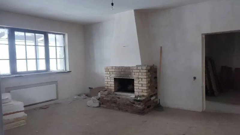 продается 🏡 новострой ! 🌇донецк, ленинский район ( ул. универсальная). 📍 ✅предлагаем купить теплый двухэтажный дом площадью 280 кв. -на первом этаже – просторная уютная гостиная с камином, две комнаты, кухня и санузел. два выхода – центральный и на задний дворик. -на втором этаже - три спальни с холлом свободной планировки. ✅в каждой комнате установлены радиаторы. ✅дом под чистовую отделку. ✅участок 10 соток приватизированной земли, есть зона для барбекю, веранда, помещение под баню. 🅿гараж с большим подвалом. 💰цена 11 000 000 ₽ 📲☎️071-341-04-84 или 📲☎️+79497059697 ан новый донбасс подписаться | дать объявление - фотография - 4