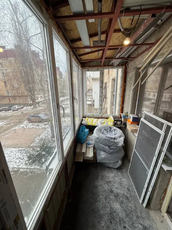 срочная продажа от собственника продам двухкомнатную квартиру 🌇город донецк, "донецк-сити", улица щорса 85📍 ✅2/5 этаж. спецпроект, полногабаритная, не угловая, 50 м. кв. ✅готовность ремонта 90% white box + частично уже уложены отделочные материалы + вся плитка и ламинат в наличии в квартире ✅подробное описание есть, пишите всё отправлю ❗️ ✅по проекту предусмотрена кухня-гостиная в виде студии, отдельная спальня с обустроенны. .. "5449494525670082610">✅дом очень теплый. в квартире выполнен высококачественный ремонт с применением новых технологий и передовых стандартов! 💰цена 7 000 000 ₽ 📲☎️+7 977 9198704 анна либо пишите в лс @isakovaanna1992 подписаться  |  дать объявление - фотография - 6