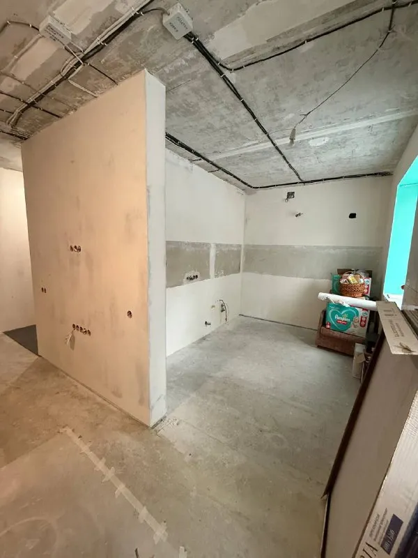 срочная продажа от собственника продам двухкомнатную квартиру 🌇город донецк, "донецк-сити", улица щорса 85📍 ✅2/5 этаж. спецпроект, полногабаритная, не угловая, 50 м. кв. ✅готовность ремонта 90% white box + частично уже уложены отделочные материалы + вся плитка и ламинат в наличии в квартире ✅подробное описание есть, пишите всё отправлю ❗️ ✅по проекту предусмотрена кухня-гостиная в виде студии, отдельная спальня с обустроенны. .. "5449494525670082610">✅дом очень теплый. в квартире выполнен высококачественный ремонт с применением новых технологий и передовых стандартов! 💰цена 7 000 000 ₽ 📲☎️+7 977 9198704 анна либо пишите в лс @isakovaanna1992 подписаться  |  дать объявление - фотография - 9