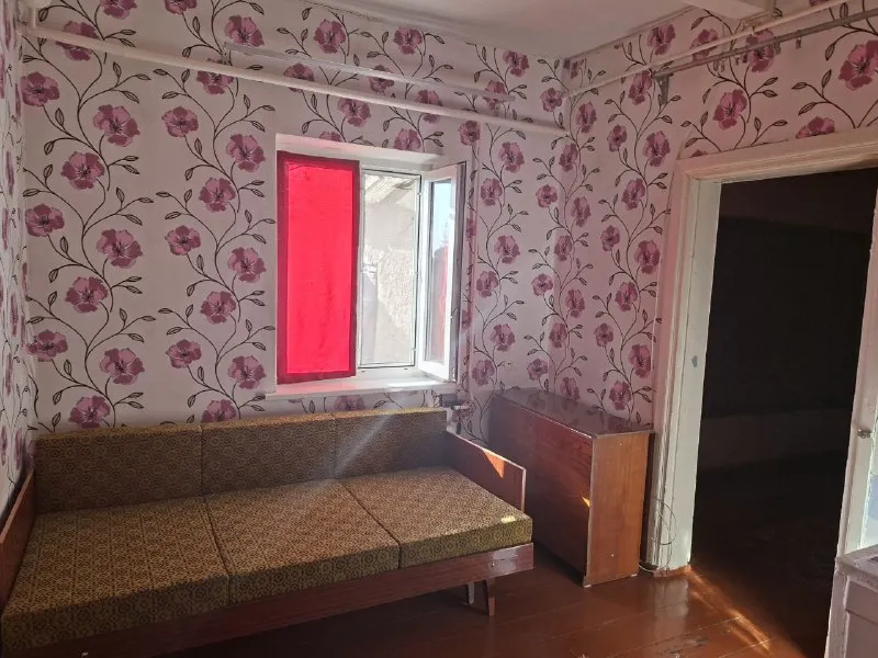 🅰️🅰️🅰️🅰️🅰️🅰️ 🅰️🅰️🅰️ продам газифицированный дом в с. марьяновка, старобешевский м. о. площадь 59 кв. м земельный участок 23 сотки ✅имеются хозпостройки (подвал, летняя кухня, залит фундамент под гараж) 📍удаленность от донецка 5 км в селе работают детский сад и школа стоимость 2600000 руб возможен торг - фотография - 3