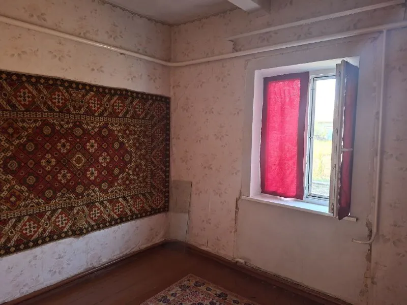 🅰️🅰️🅰️🅰️🅰️🅰️ 🅰️🅰️🅰️ продам газифицированный дом в с. марьяновка, старобешевский м. о. площадь 59 кв. м земельный участок 23 сотки ✅имеются хозпостройки (подвал, летняя кухня, залит фундамент под гараж) 📍удаленность от донецка 5 км в селе работают детский сад и школа стоимость 2600000 руб возможен торг - фотография - 5