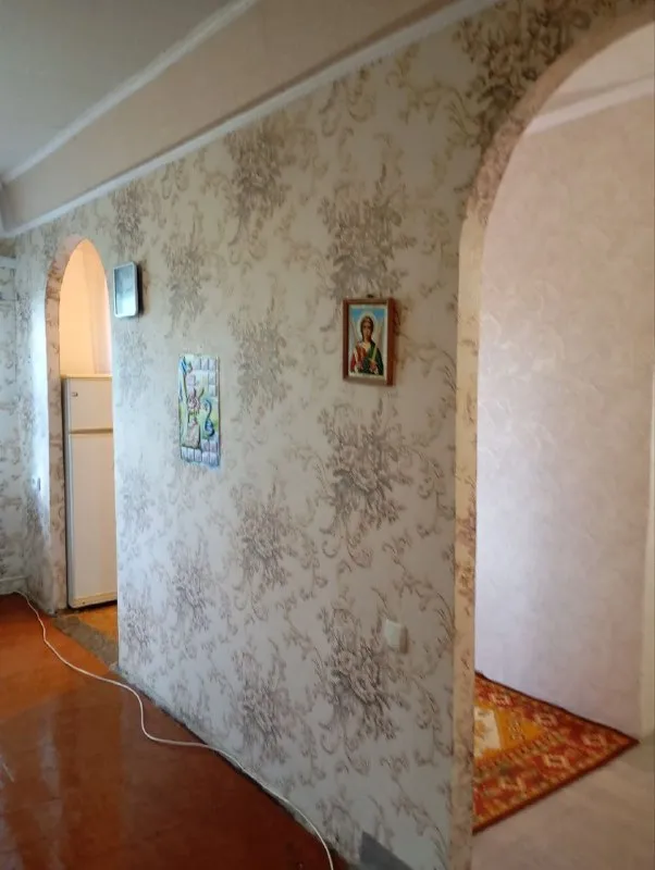 ‼️продажа квартиры‼️ 🏡срочно продам 2-двухкомнатную квартиру 🗺г. донецк днр ленинский район мкр-н боссе, куприна ✅этажность–5/5 жилого дома ✅общая площадь–52 м2 ✅состояние квартиры отличное все сделано ✅окна rexay, проводка новая, бойлер новый имеется кондиционер ✅комнаты 18 и 16 м2, кухня 8 м2 отличное месторасположение всё рядом: школа, садик остановка транспорта, рынок супермаркеты ✅вода напор хороший по графику 🔥собственник ‼️реальному покупателю торг на месте 📞все подробности по телефону; ☎️+7(949) 417-64-70 недвижимость днр - фотография - 2