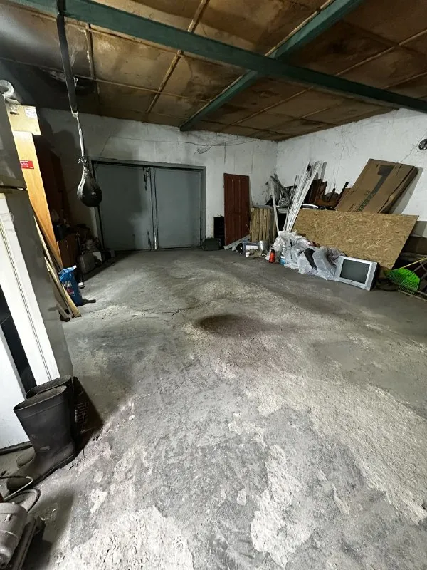 ‼️продажа дома‼️ 🏡продаётся комнатный дом в червоногвардейском районе 🗺г. макеевка днр червоногвардейский р-н ✅общая площадь дома–89 м2 ✅гараж площадью–61 м2 ✅летняя кухня–43 м2 ✅участок–10 соток приватизированной земли 🏡дом с газом двухконтурный котёл, дополнительный твердотопливный ✅кондиционер, газовая колонка ухоженная территория, есть место для сада или огорода 🧾документы готовы 🔥собственник 💴цена: 6🍋400.000 рублей ☎️+7(949) 525-90-64 недвижимость днр - фотография - 4