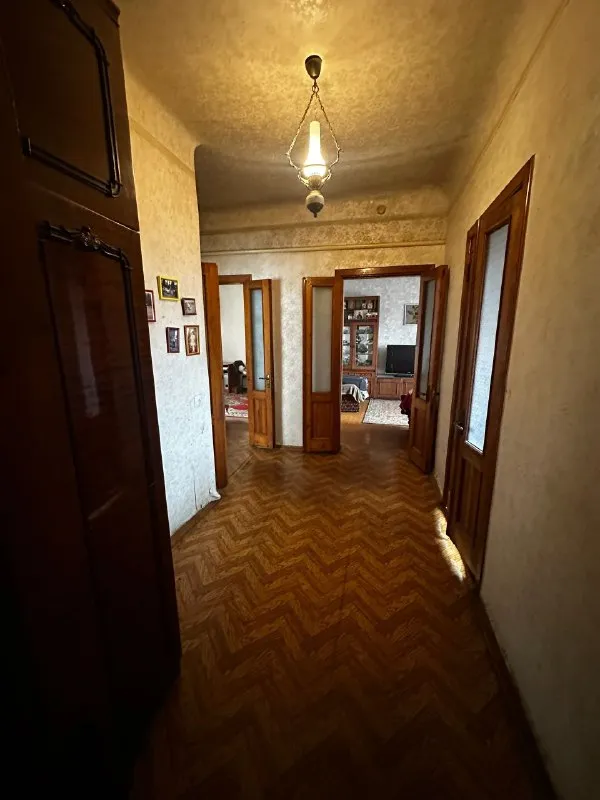 ‼️продажа дома‼️ 🏡продаётся комнатный дом в червоногвардейском районе 🗺г. макеевка днр червоногвардейский р-н ✅общая площадь дома–89 м2 ✅гараж площадью–61 м2 ✅летняя кухня–43 м2 ✅участок–10 соток приватизированной земли 🏡дом с газом двухконтурный котёл, дополнительный твердотопливный ✅кондиционер, газовая колонка ухоженная территория, есть место для сада или огорода 🧾документы готовы 🔥собственник 💴цена: 6🍋400.000 рублей ☎️+7(949) 525-90-64 недвижимость днр - фотография - 5