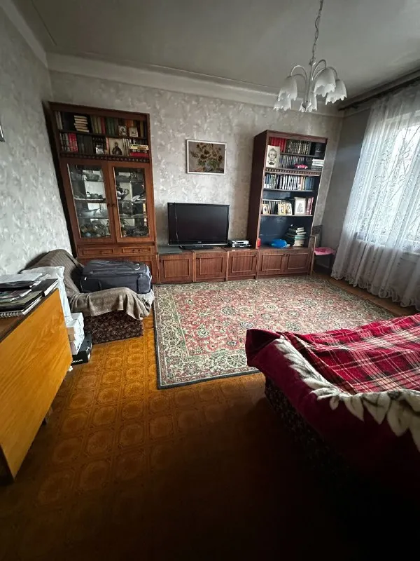 ‼️продажа дома‼️ 🏡продаётся комнатный дом в червоногвардейском районе 🗺г. макеевка днр червоногвардейский р-н ✅общая площадь дома–89 м2 ✅гараж площадью–61 м2 ✅летняя кухня–43 м2 ✅участок–10 соток приватизированной земли 🏡дом с газом двухконтурный котёл, дополнительный твердотопливный ✅кондиционер, газовая колонка ухоженная территория, есть место для сада или огорода 🧾документы готовы 🔥собственник 💴цена: 6🍋400.000 рублей ☎️+7(949) 525-90-64 недвижимость днр - фотография - 6