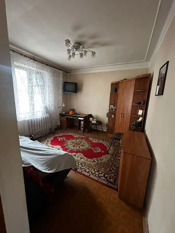 ‼️продажа дома‼️ 🏡продаётся комнатный дом в червоногвардейском районе 🗺г. макеевка днр червоногвардейский р-н ✅общая площадь дома–89 м2 ✅гараж площадью–61 м2 ✅летняя кухня–43 м2 ✅участок–10 соток приватизированной земли 🏡дом с газом двухконтурный котёл, дополнительный твердотопливный ✅кондиционер, газовая колонка ухоженная территория, есть место для сада или огорода 🧾документы готовы 🔥собственник 💴цена: 6🍋400.000 рублей ☎️+7(949) 525-90-64 недвижимость днр - фотография - 7