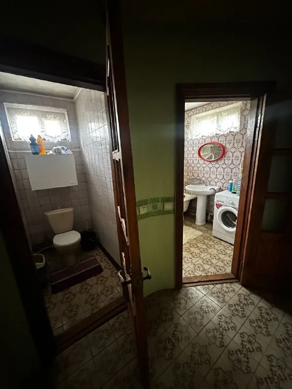 ‼️продажа дома‼️ 🏡продаётся комнатный дом в червоногвардейском районе 🗺г. макеевка днр червоногвардейский р-н ✅общая площадь дома–89 м2 ✅гараж площадью–61 м2 ✅летняя кухня–43 м2 ✅участок–10 соток приватизированной земли 🏡дом с газом двухконтурный котёл, дополнительный твердотопливный ✅кондиционер, газовая колонка ухоженная территория, есть место для сада или огорода 🧾документы готовы 🔥собственник 💴цена: 6🍋400.000 рублей ☎️+7(949) 525-90-64 недвижимость днр - фотография - 9