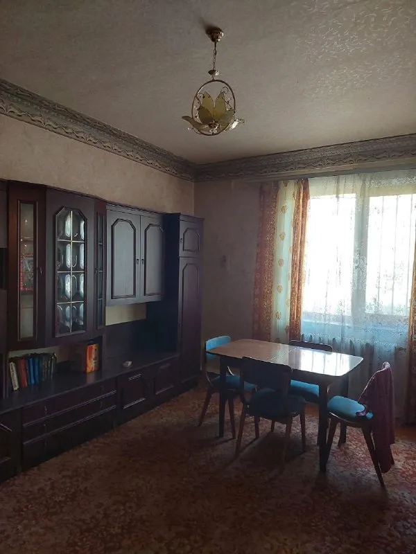 🅰️🅰️🅰️🅰️🅰️🅰️ срочно продам 2к. кв 📍г. макеевка, горняцкий район, ост. школа. ул. сусанина (напротив "шинок") 1/2, не угловая, (как вариант, очень удобно под бизнес, проходное место) ✅пластиковые окна (профиль коричневый, под дерево) ✅на окнах решётки ✅комнаты раздельные, санузел раздельный. перед подъездом сарай на одну комнату с погребом. в шаговой доступности, садик, школа, больница, магазины, остановка. документы полностью готовы к продаже. вышлю больше фото. 1900000р + торг +79493823418 инна - фотография - 1