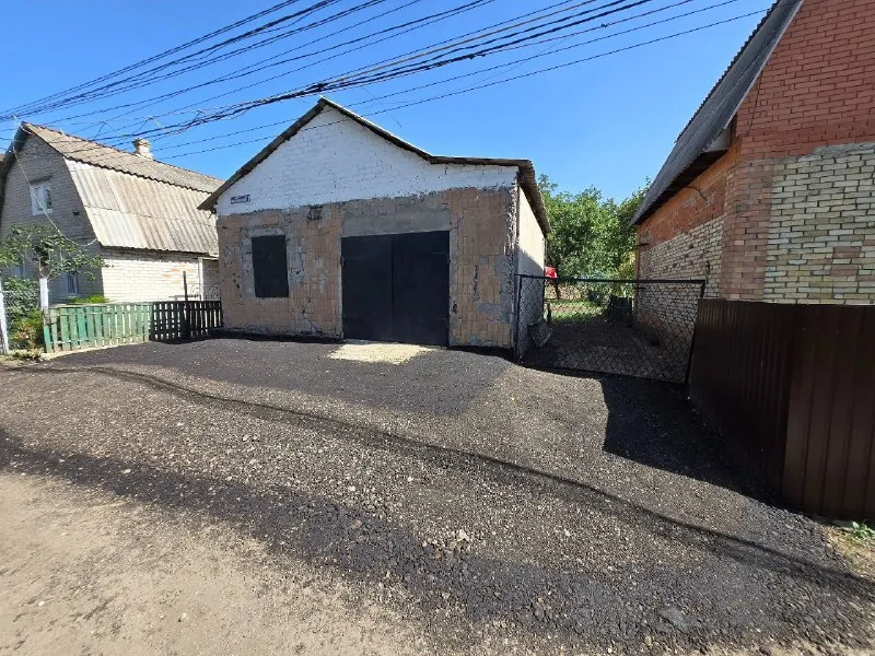 продам дачу 🏡 домик с гаражом 🌇г. макеевка район ж/д вокзала за каналом садовое общество "нива" 📍 ✅в обществе есть свет, интернет, охрана. ✅общий размер дома 6,5 на 6,5 метров. ✅общая площадь участка 5,3 сотки. 🅿размер гаража 6,5 на 3,7 метра, есть яма. ✅размер комнаты 6,5 на 2,8 метра. 💰цена 600 тысяч рублей. 🔥 📲☎️+7 949 30 888 30 подписаться  |  дать объявление - фотография - 1
