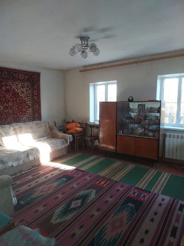 продам ⛽ газифицированый дом 🌇пос. землянки, ул. шевченко. 📍 🏡хороший, добротный дом. ✅площадь 65м². 3 комнаты + комната под санузел, + кухня, + коридор. 🔥новый газовый двухконтурный котёл, новое отопление (радиаторы новые). ✅везде пластиковые окна. ❗️очень тёплый дом. 💦вода круглосуточно с большим напором!!! во дворе большой, добротный погреб, + летняя кухня, + са. .. moji/40/f09f9a8c. png')">🚌до остановки 1 минута. 🛍магазины возле дома. 📑документы готовы к продаже, прописаных и долгов нет. 💰стоимость 2 000 000 ₽ вся детальная информация по телефону, вышлю много фото. 📲☎️+79493823418 инна подписаться | дать объявление - фотография - 3