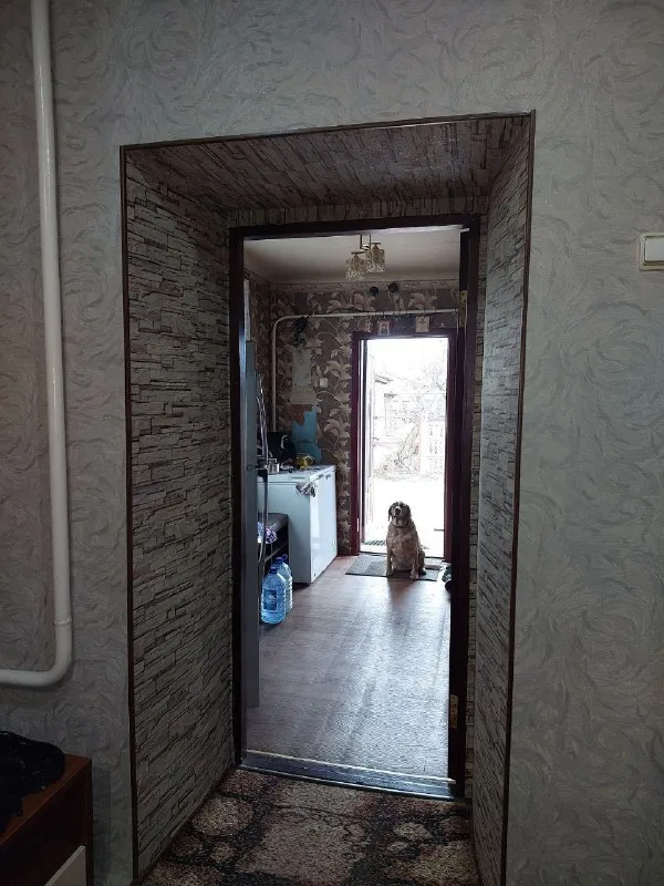 продам 🏡дом (квартира на земле) 🌆г. макеевка, горняцкий район, ул. минская. центр, напротив "пятерички"📍 ✅улица асфальтированная. ✅площадь дома 74м², из бутового камня. ⛽отопление газовое. ✅все окна пластиковые, решетки на окнах. кондиционер, санузел совместный, все в плитке. ✅две спальни, +зал, коридор и кухня. - фотография - 8